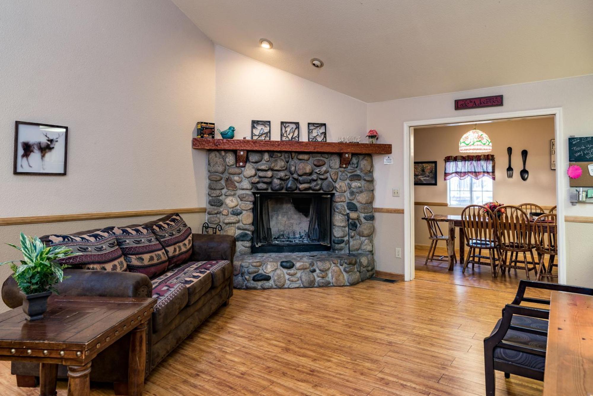 Inside Yosemite Winter Wonderland Holiday home *